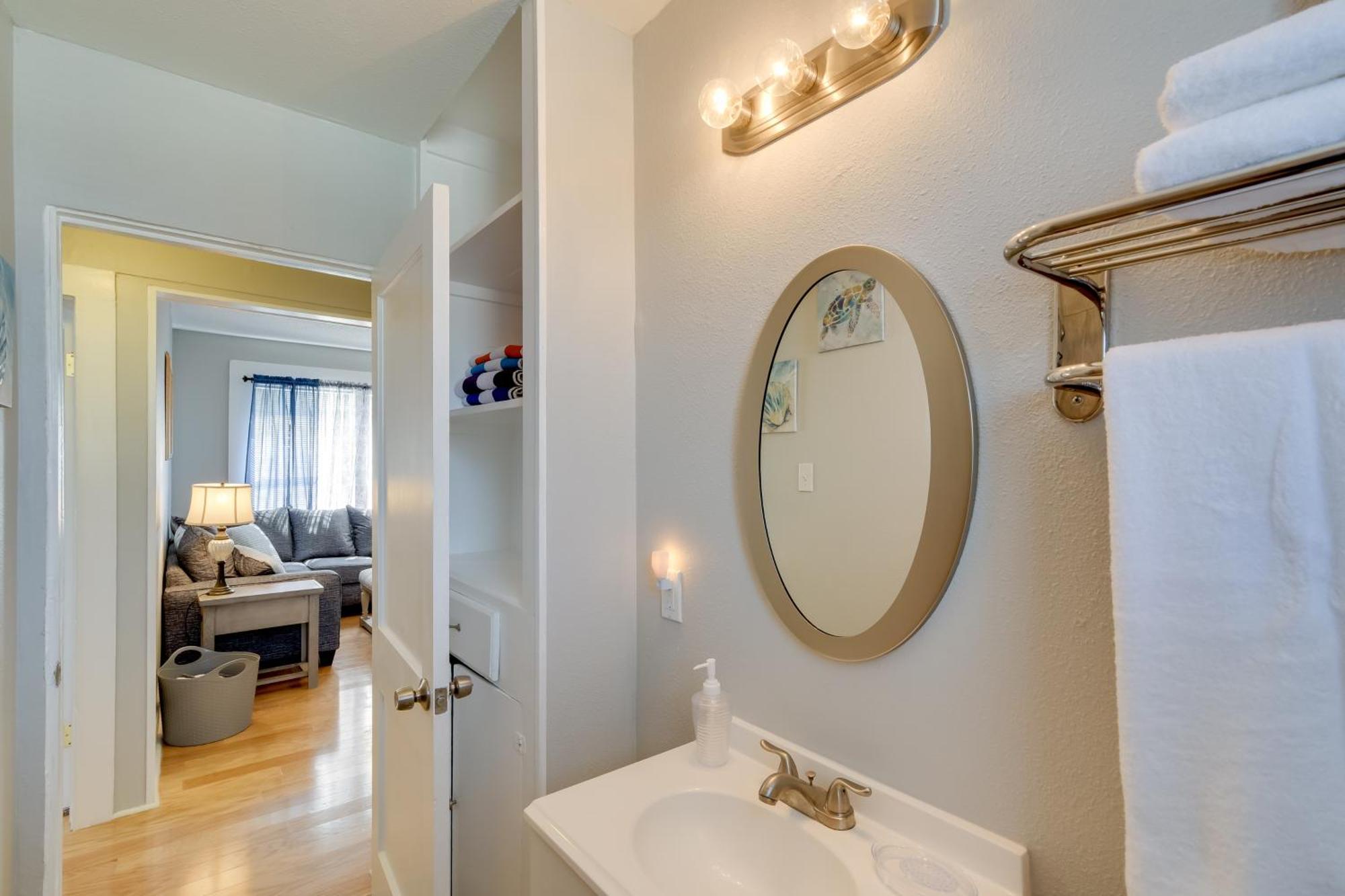 Beautiful Galveston Apt With Deck Less Than 3 Mi To Dtwn! Exterior photo